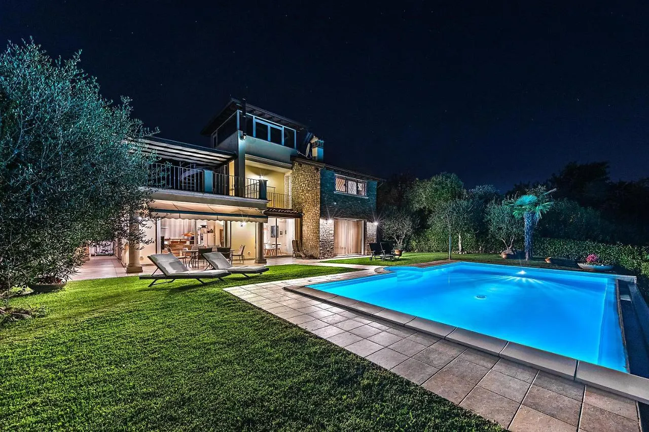 Villa Perla con piscina by Wonderful Italy Barcuzzi