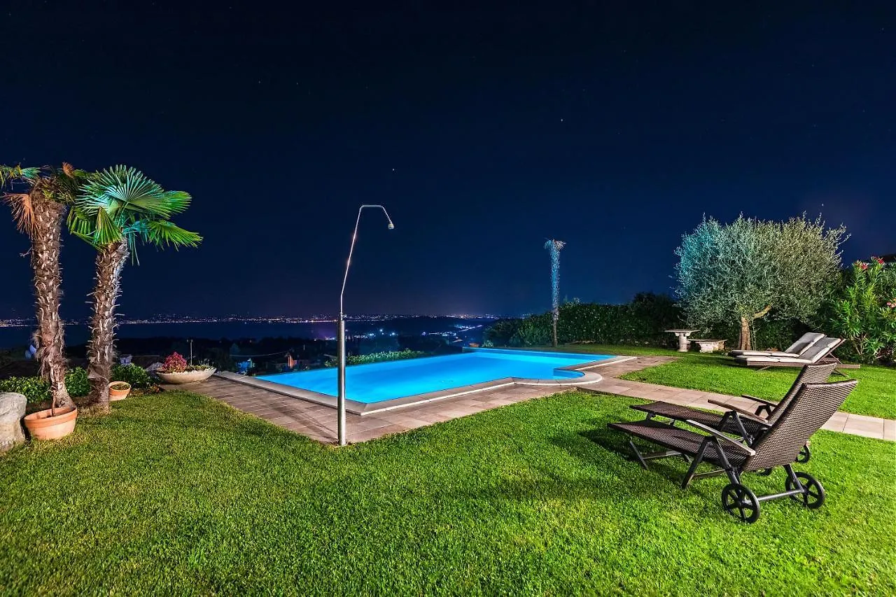 Villa Perla con piscina by Wonderful Italy Barcuzzi